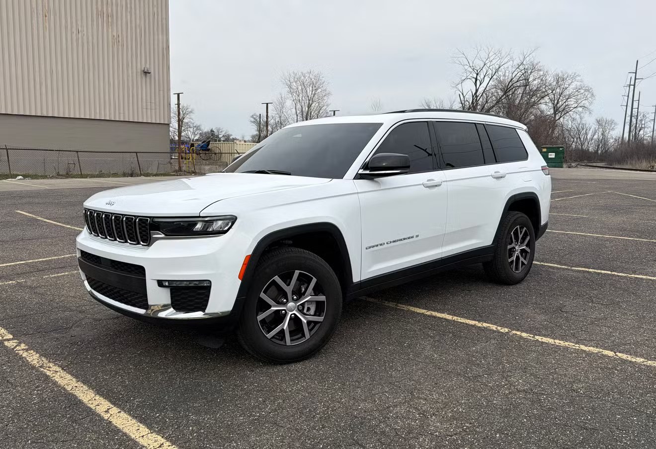 2025 Jeep Grand Cherokee L Limited — Front three-quarter view