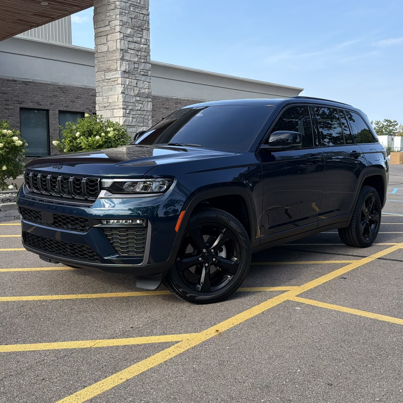 2026 Jeep Grand Cherokee Limited — Front three-quarter view