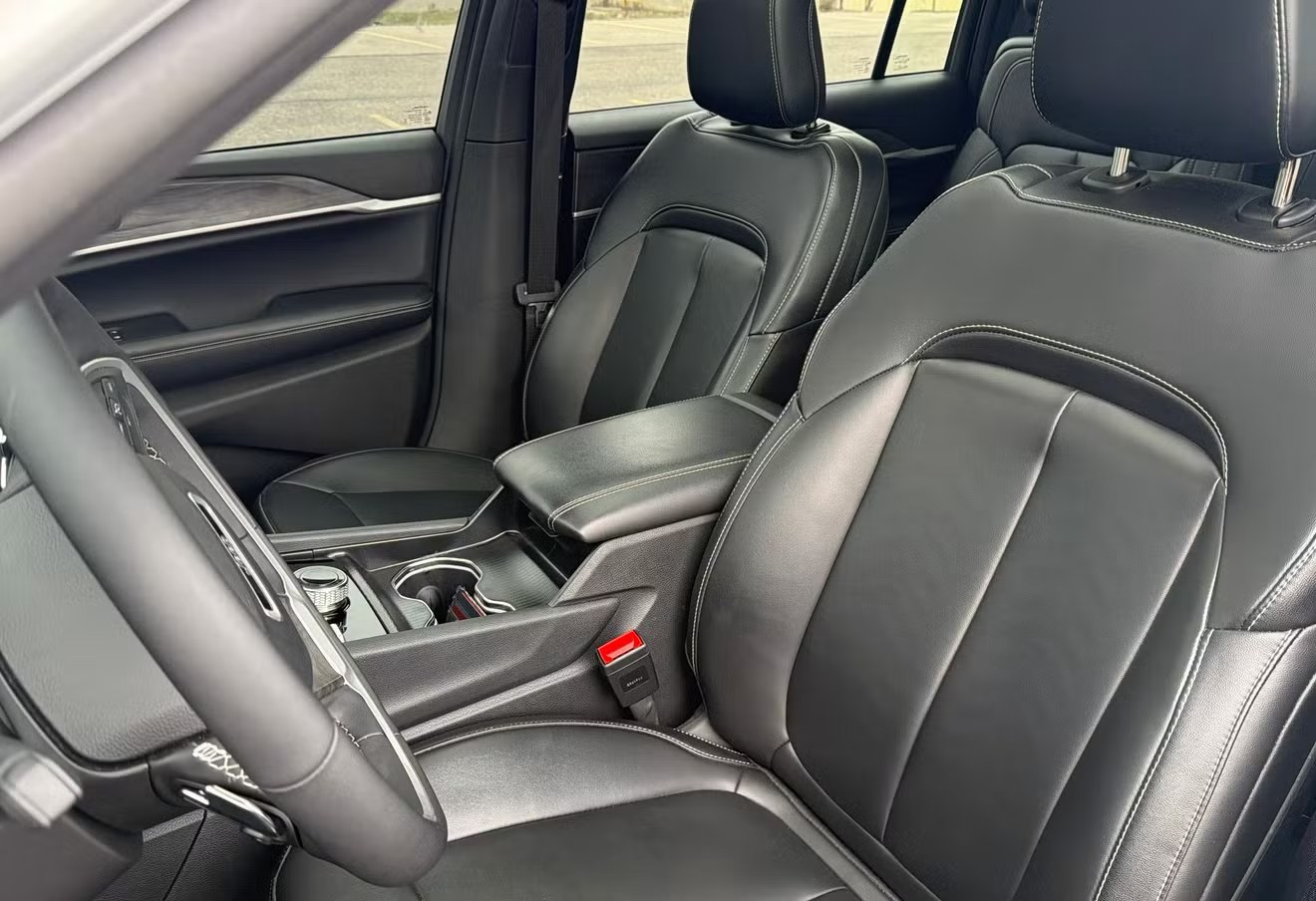 2025 Jeep Grand Cherokee L Limited — Front cabin and console