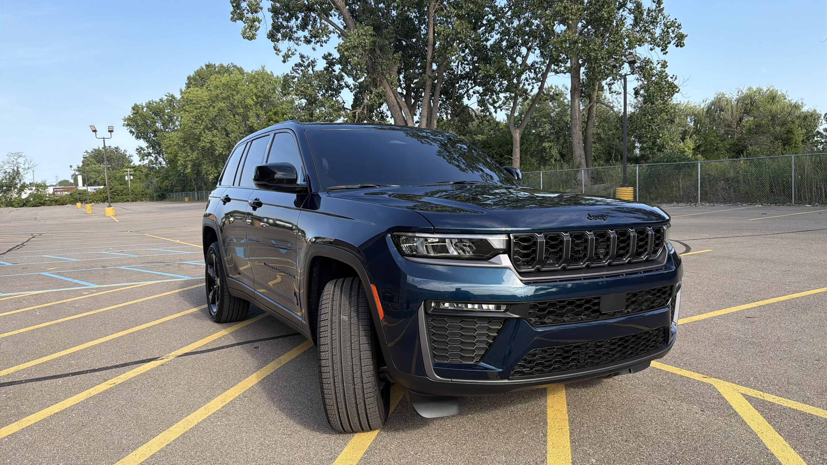 2026 Jeep Grand Cherokee Limited — Front three-quarter view